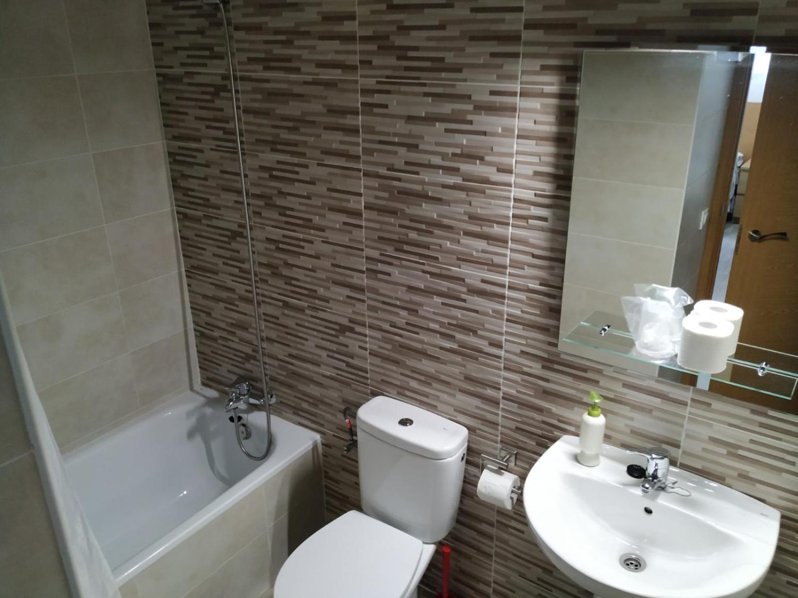 מדריד Hostal Cuatro Torres מראה חיצוני תמונה